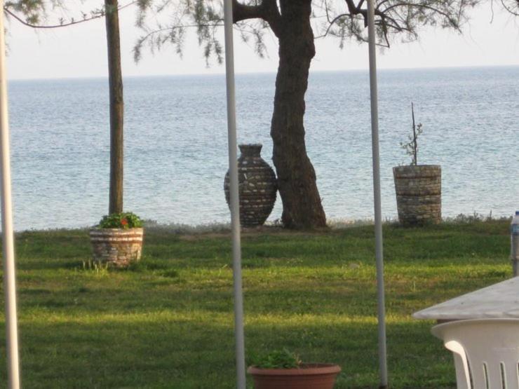 Eleni Rooms Develiki Ierissos Exterior foto